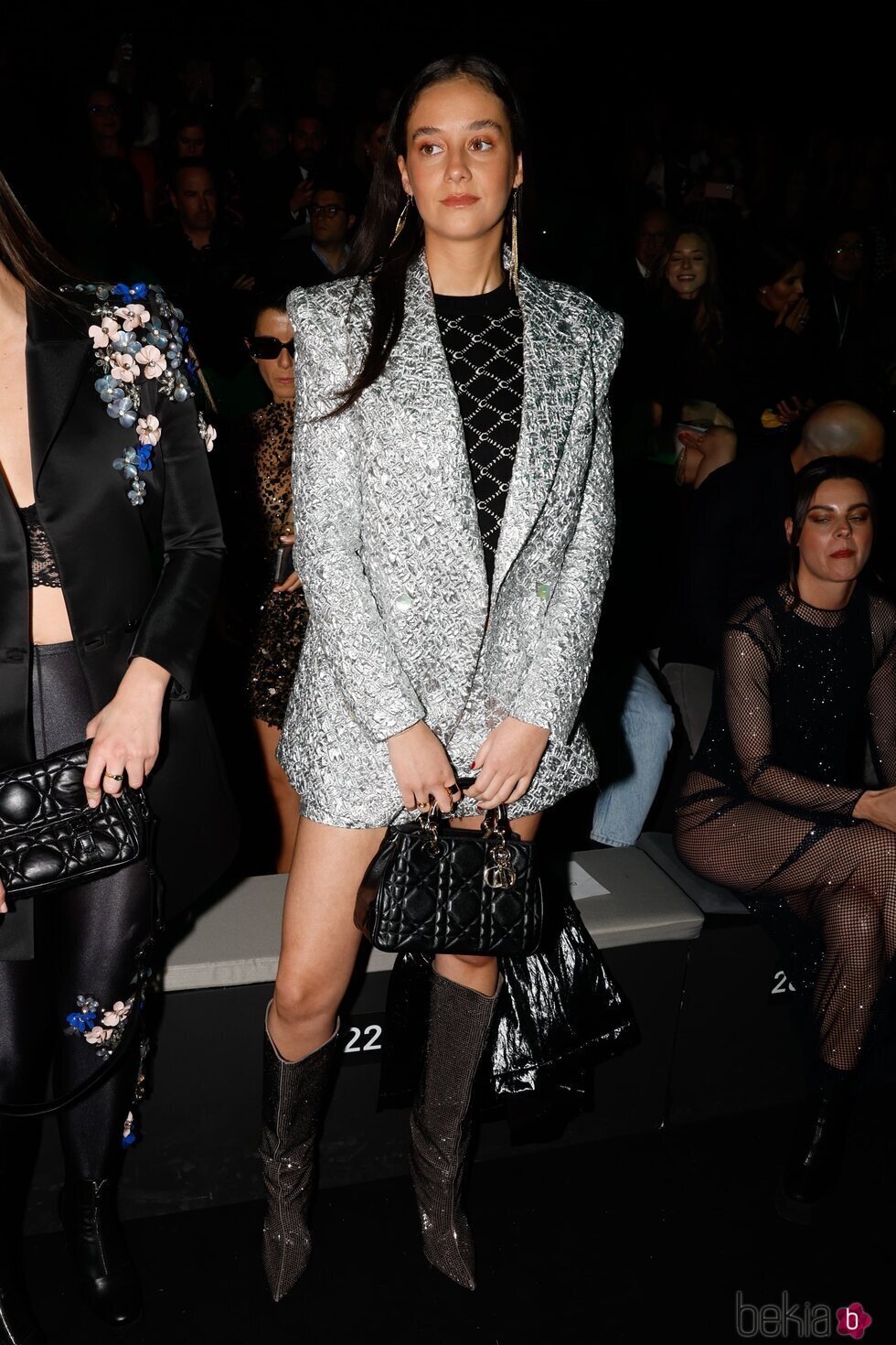 Victoria Federica posando en el front row de la MBFWMadrid 2023