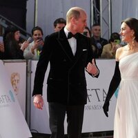 El Príncipe Guillermo y Kate Middleton en la alfombra roja de los premios BAFTA 2023