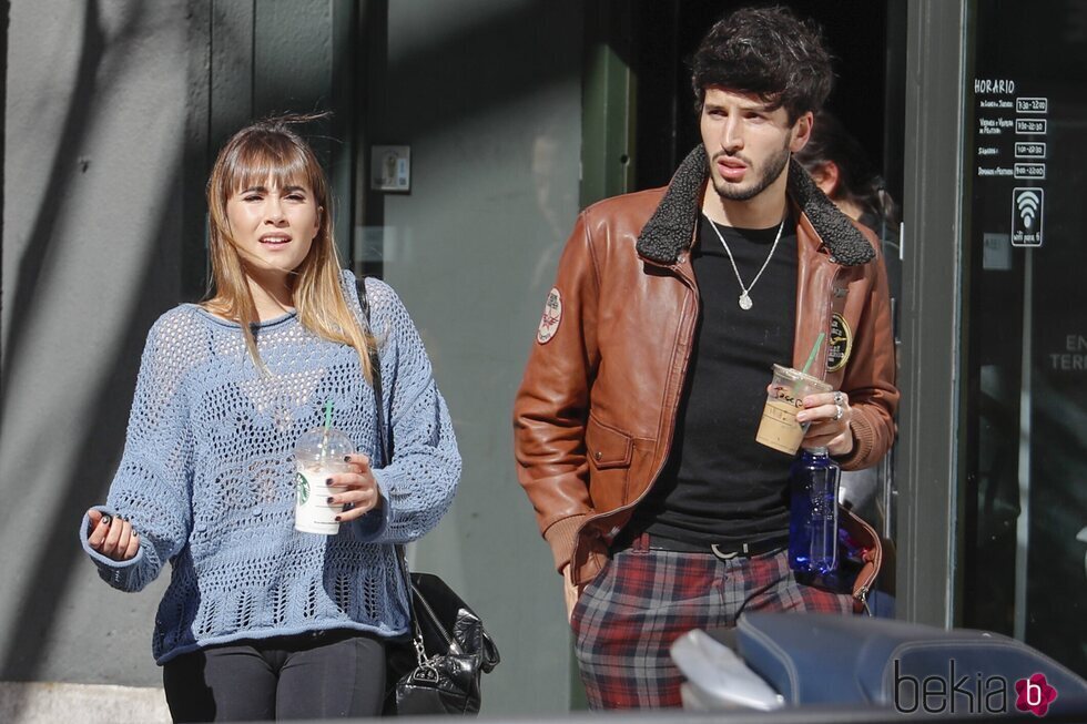 Aitana Ocaña y Sebastián Yatra de compras por Madrid