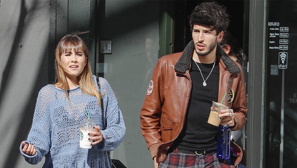 Aitana Ocaña y Sebastián Yatra de compras por Madrid