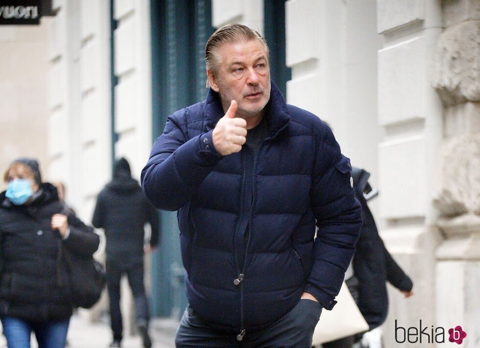 Alec Baldwin dando un paseo por Nueva York