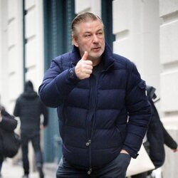 Alec Baldwin dando un paseo por Nueva York