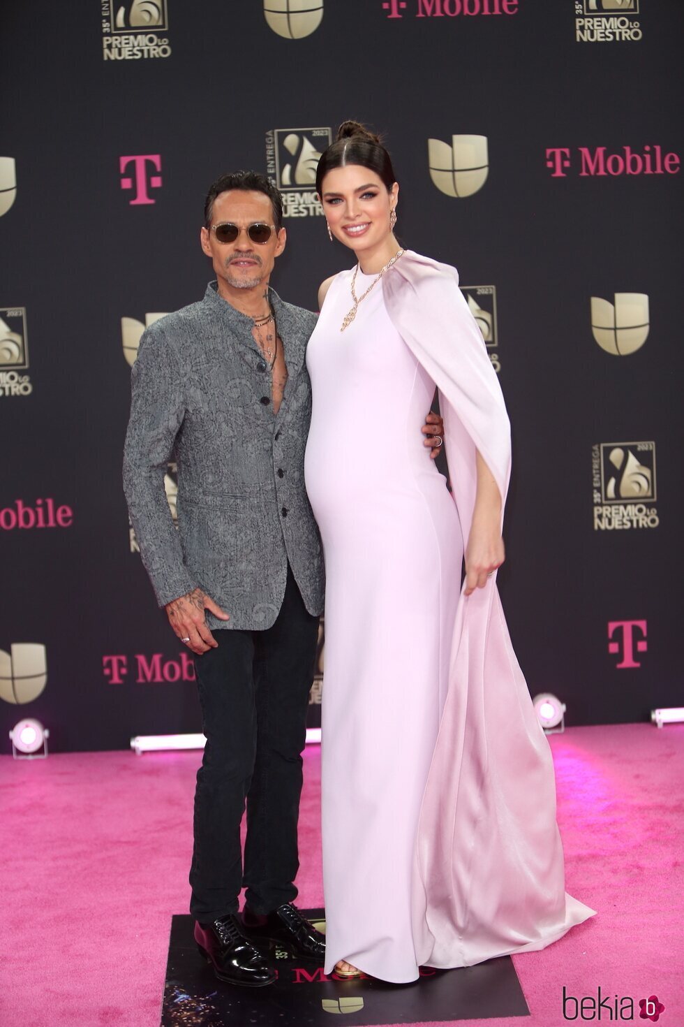 Marc Anthony y Nadia Ferreira presumiento de embarazo en los Premios Lo Nuestro 2023