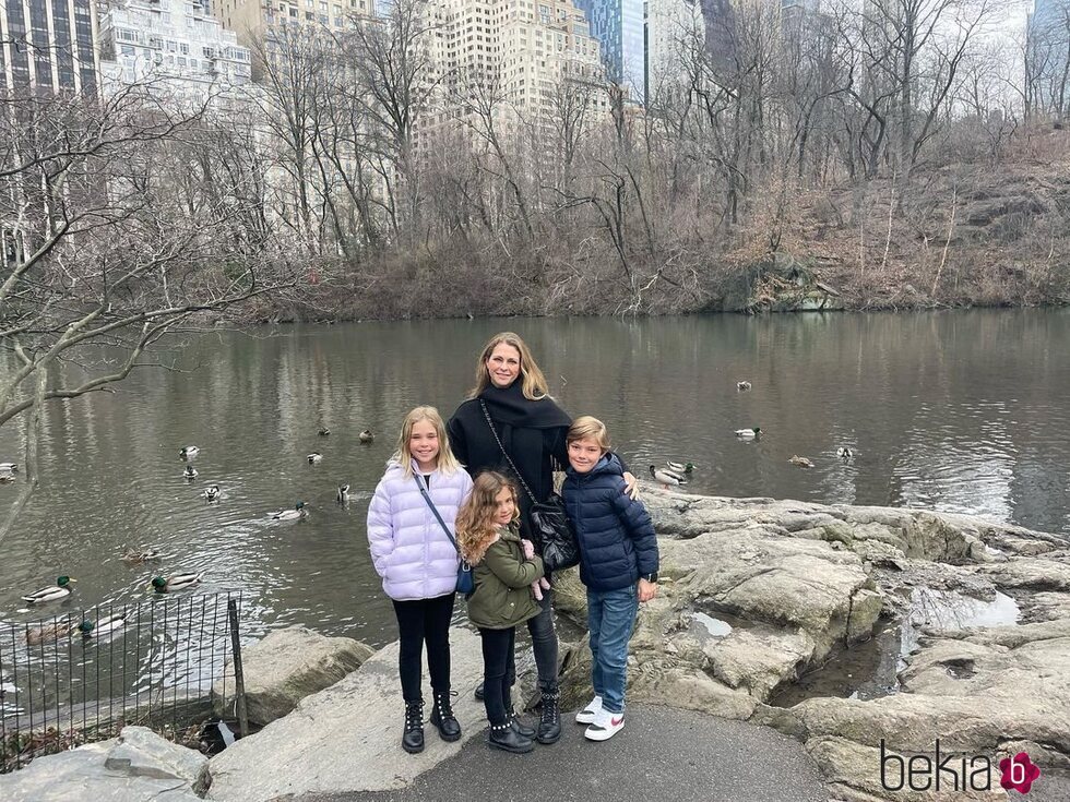 Magdalena de Suecia con sus hijos Leonore, Nicolas y Adrienne de Suecia en Nueva York