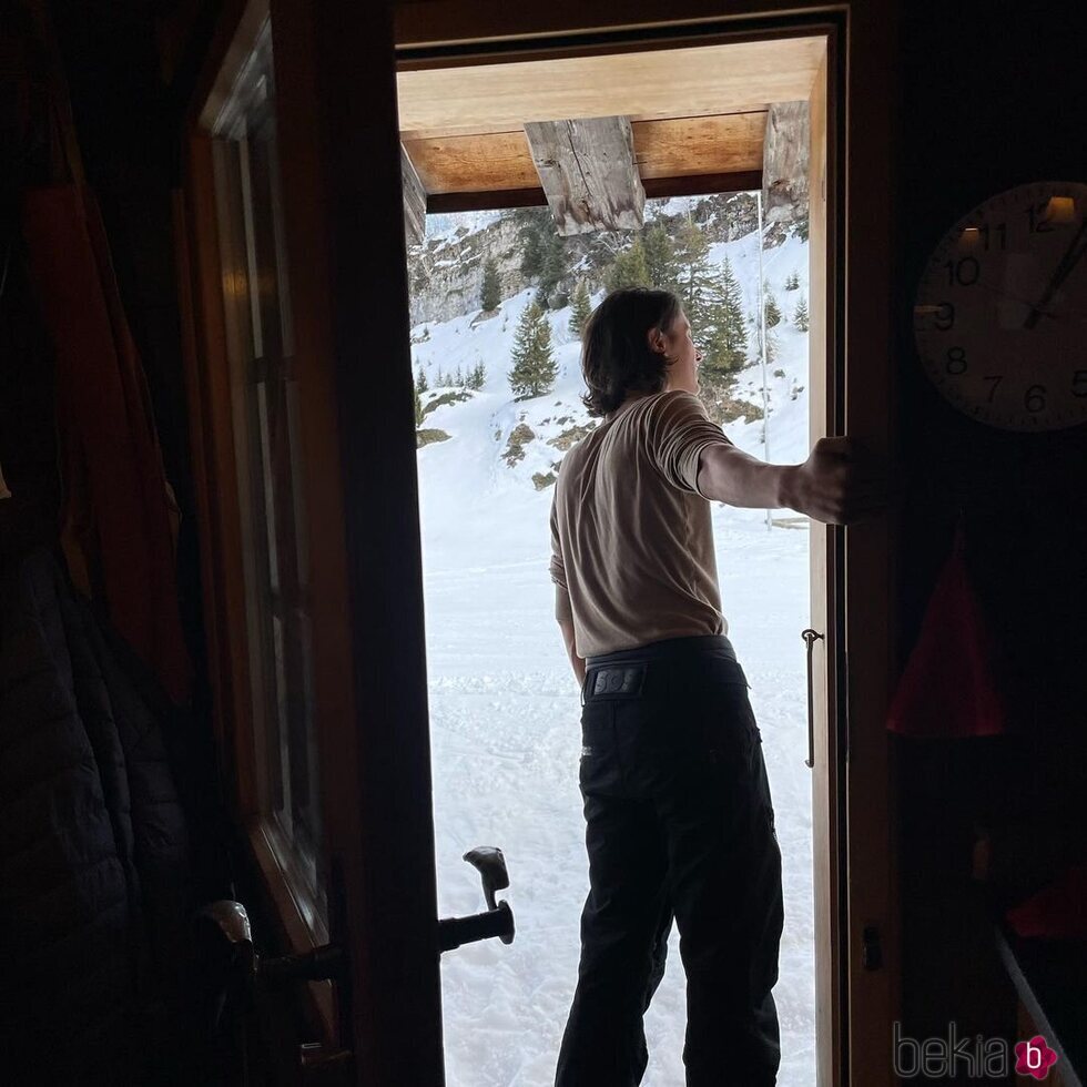 Nikolai de Dinamarca en una cabaña durante sus vacaciones en la nieve