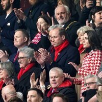 El Príncipe Guillermo y Kate Middleton en un partido de rugby entre Gales e Inglaterra