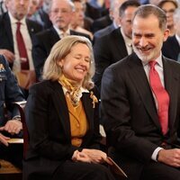 El Rey Felipe VI y Nadia Calviño riéndose en la presentación del Portal Digital de Historia Hispánica