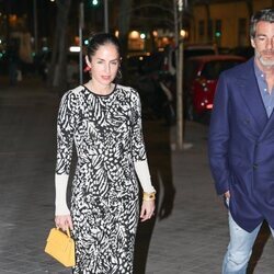 Carolina Adriana Herrera paseando con Pedro de Naronha 