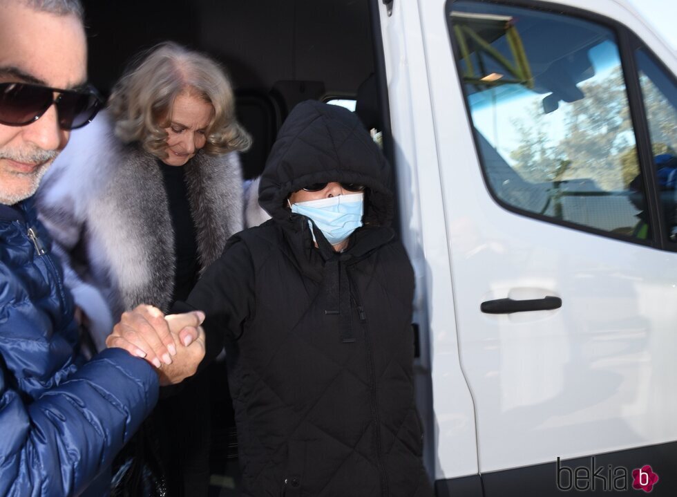 Isabel Pantoja, de incógnito llegando a Jerez tras la gira americana