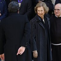 La Reina Sofía visita al Cristo de Medinaceli en Madrid