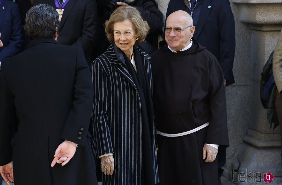 La Reina Sofía visita al Cristo de Medinaceli en Madrid