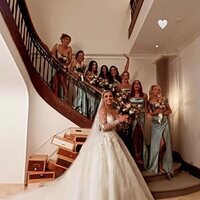 Lele Pons con sus damas de honor el día de su boda