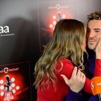 David Bisbal celebra 20 años de carrera musical arropado por su mujer Rosanna Zanetii