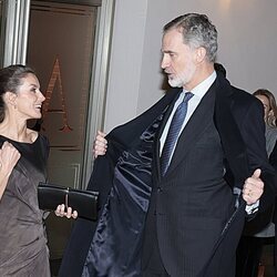 La Reina Letizia hace un gesto al Rey Felipe VI en el XXI Concierto 'In Memoriam' Víctimas del Terrorismo