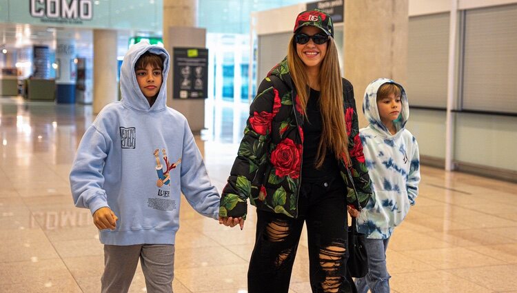 Shakira, Milán y Sasha en el aeropuerto de Barcelona antes de viajar a Nueva York