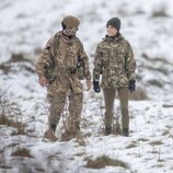 Kate Middleton en la nieve en su visita al Batallón de la Guardia Irlandesa