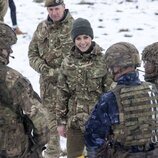 Kate Middleton entre soldados del Batallón de la Guardia Galesa