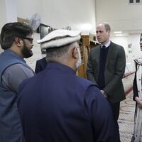 Kate Middleton con velo junto al Príncipe Guillermo en el Centro Musulmán Hayes de Londres