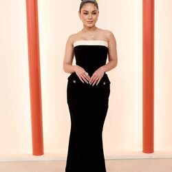 Vanessa Hudgens en la alfombra roja de los Premios Oscar 2023