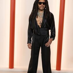 Lenny Kravitz en la alfombra roja de los Premios Oscar 2023