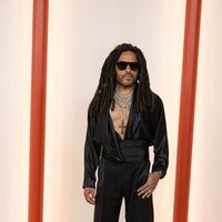 Lenny Kravitz en la alfombra roja de los Premios Oscar 2023