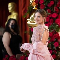 Allison Williams en la alfombra roja de los Premios Oscar 2023