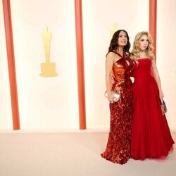 Salma Hayek y su hija en la alfombra roja de los Premios Oscar 2023