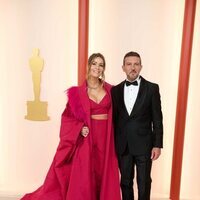 Antonio Banderas y Nicole Kimpel en la alfombra roja de los Premios Oscar 2023