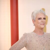 Jamie Lee-Curtis en la alfombra roja de los Premios Oscar 2023