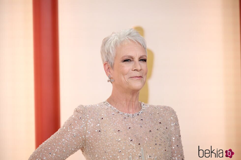 Jamie Lee-Curtis en la alfombra roja de los Premios Oscar 2023