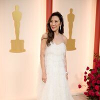 Michelle Yeoh en la alfombra roja de los Premios Oscar 2023