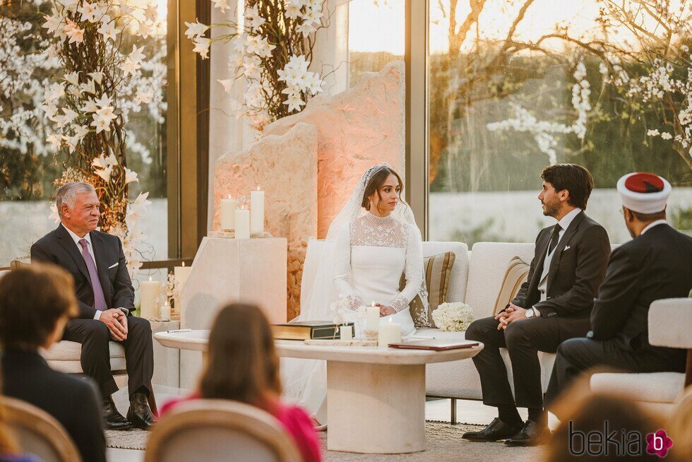 Iman de Jordania y Jameel Alexander Thermiotis en su boda junto a Abdalá de Jordania