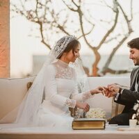 Iman de Jordania y Jameel Alexander Thermiotis intercambian los anillos en su boda