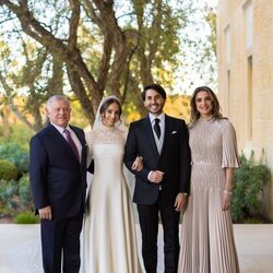 Iman de Jordania y Jameel Alexander Thermiotis con Abdalá y Rania de Jordania en su boda