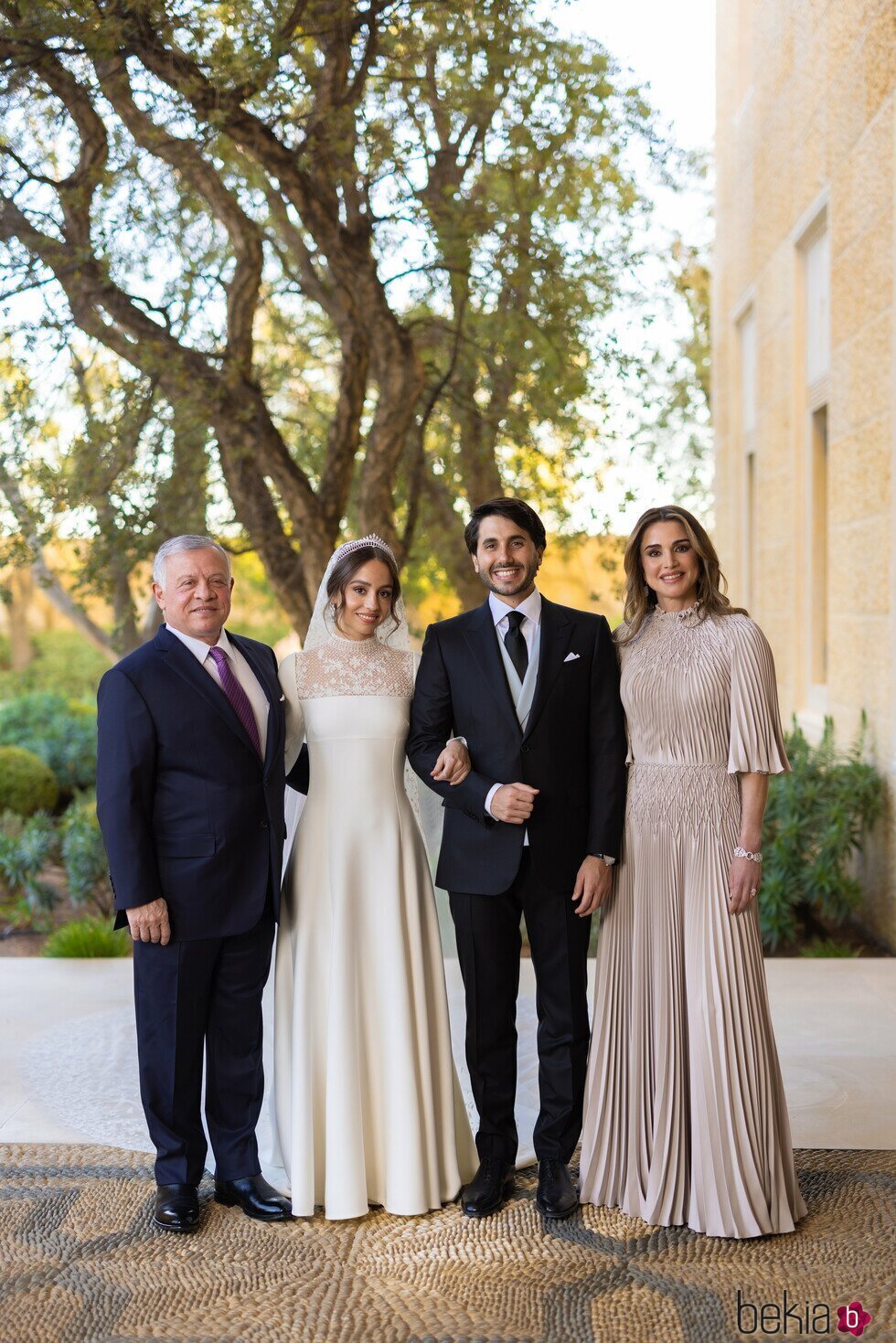 Iman de Jordania y Jameel Alexander Thermiotis con Abdalá y Rania de Jordania en su boda