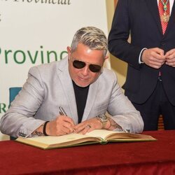 Alejandro Sanz firma su reconocimiento como Hijo Predilecto de Cádiz