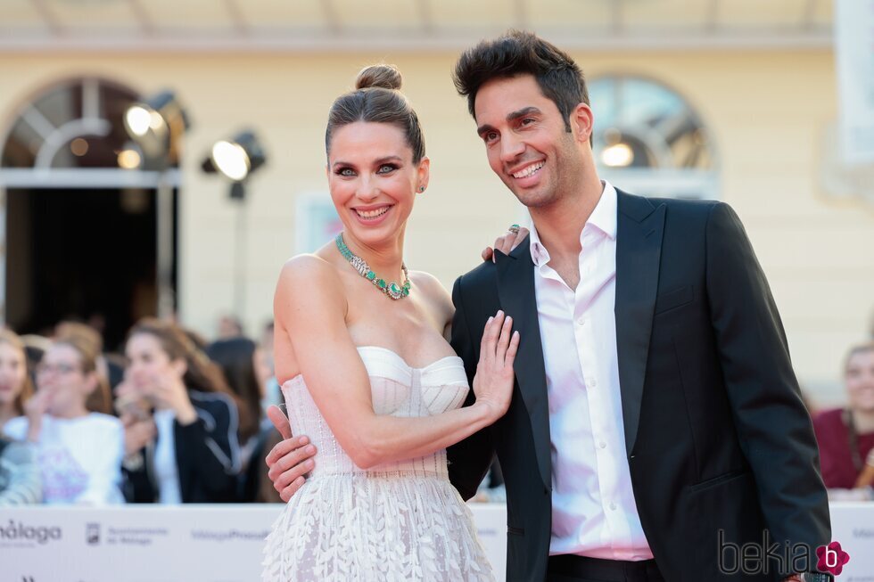 Vanesa Romero y Santi Burgoa en la alfombra roja del Festival de Málaga 2023