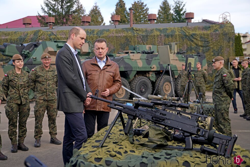 El Príncipe Guillermo y el Ministro de Defensa de Polonia visitando a las tropas británicas en Polonia