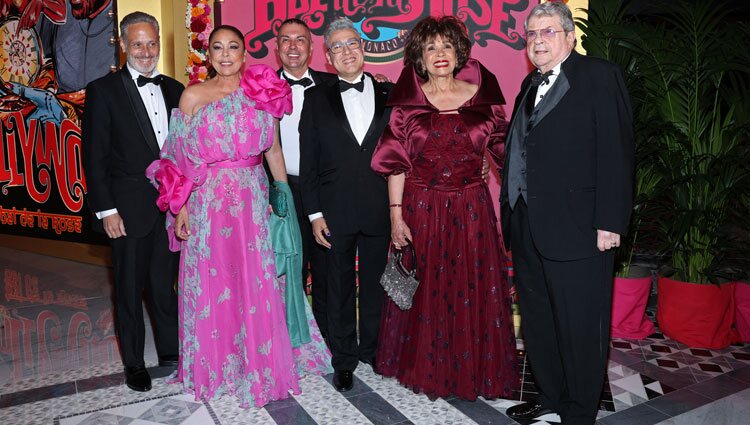 Isabel Pantoja,  Shirley Bassey y Manel Dalgó en el Baile de la Rosa 2023