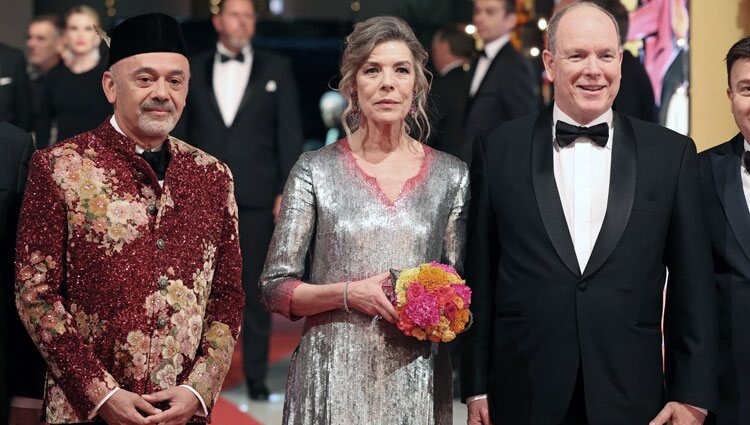 Christian Louboutin, Carolina de Mónaco y Alberto de Mónaco en el Baile de la Rosa 2023