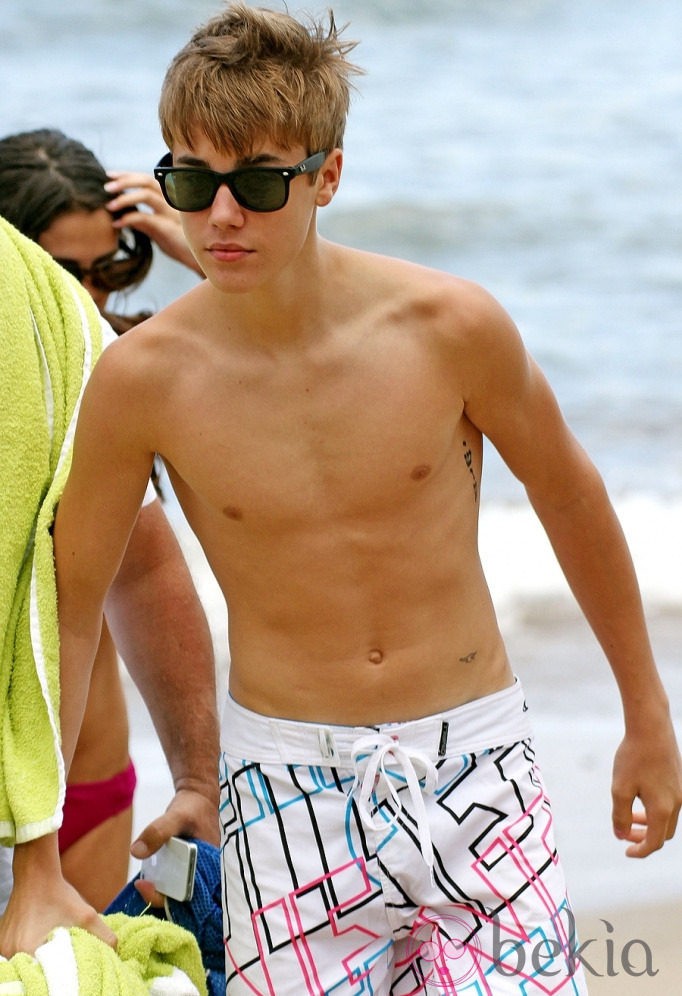 Justin Bieber sin camiseta