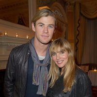 Elsa Pataky y Chris Hemsworth en una fiesta en Londres