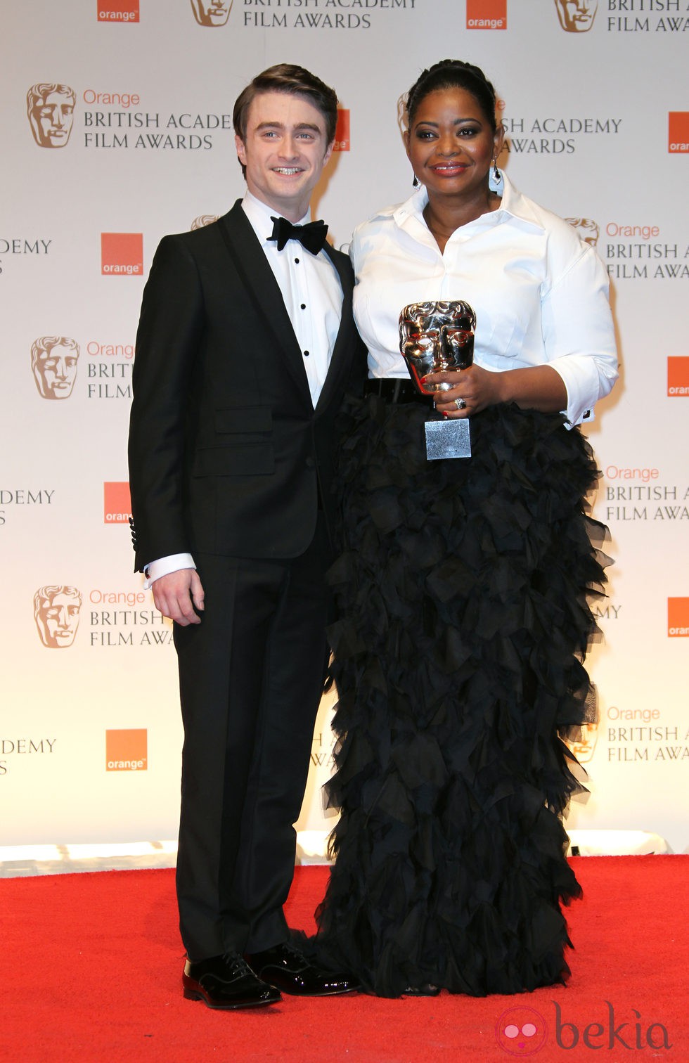 Daniel Radcliffe y Octavia Spencer en los Bafta 2012