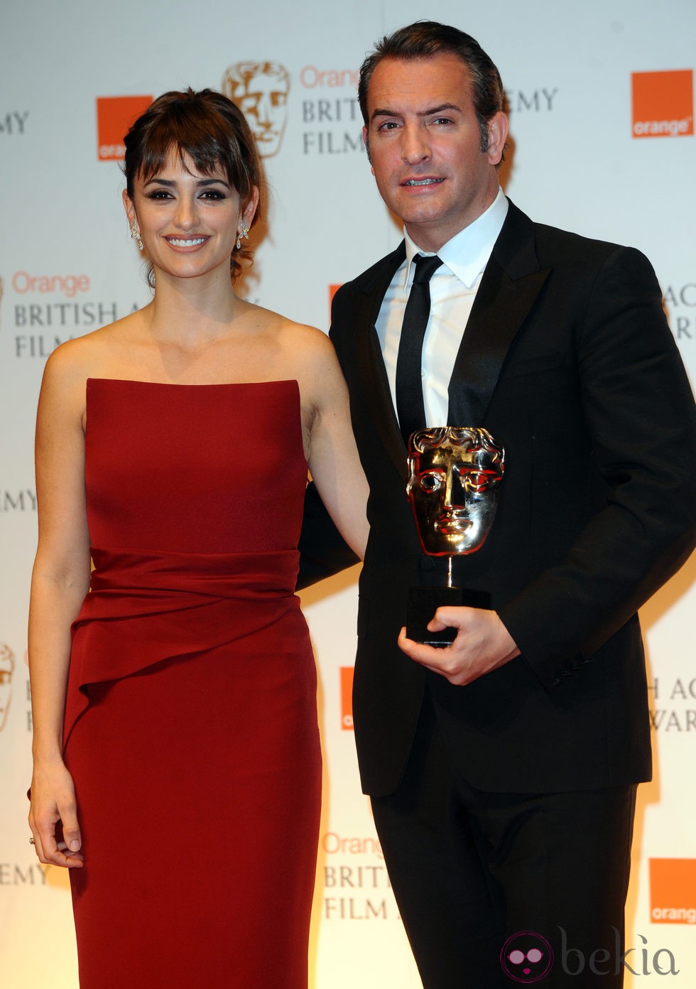 Penélope Cruz y Jean Dujardin en los Bafta 2012