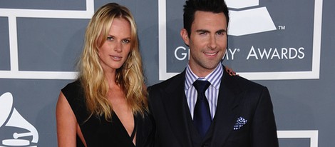 Adam Levine y Anne V en los Grammy 2012