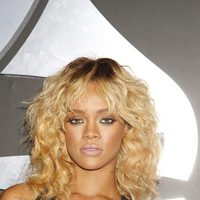 La cantante Rihanna en los Grammy 2012