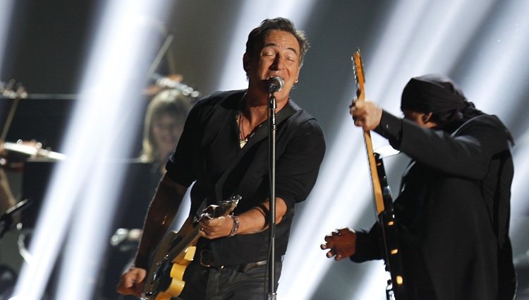 Bruce Springsteen actuando en los Grammy 2012