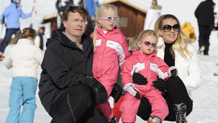 Friso de Holanda con su esposa Mabel y sus dos hijas