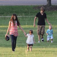 Justin Bieber y Selena Gomez con Jaxon y Jazmyn