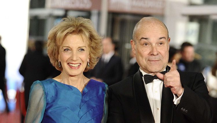 Marisa Paredes y Antonio Resines en la alfombra roja de los Goya 2012